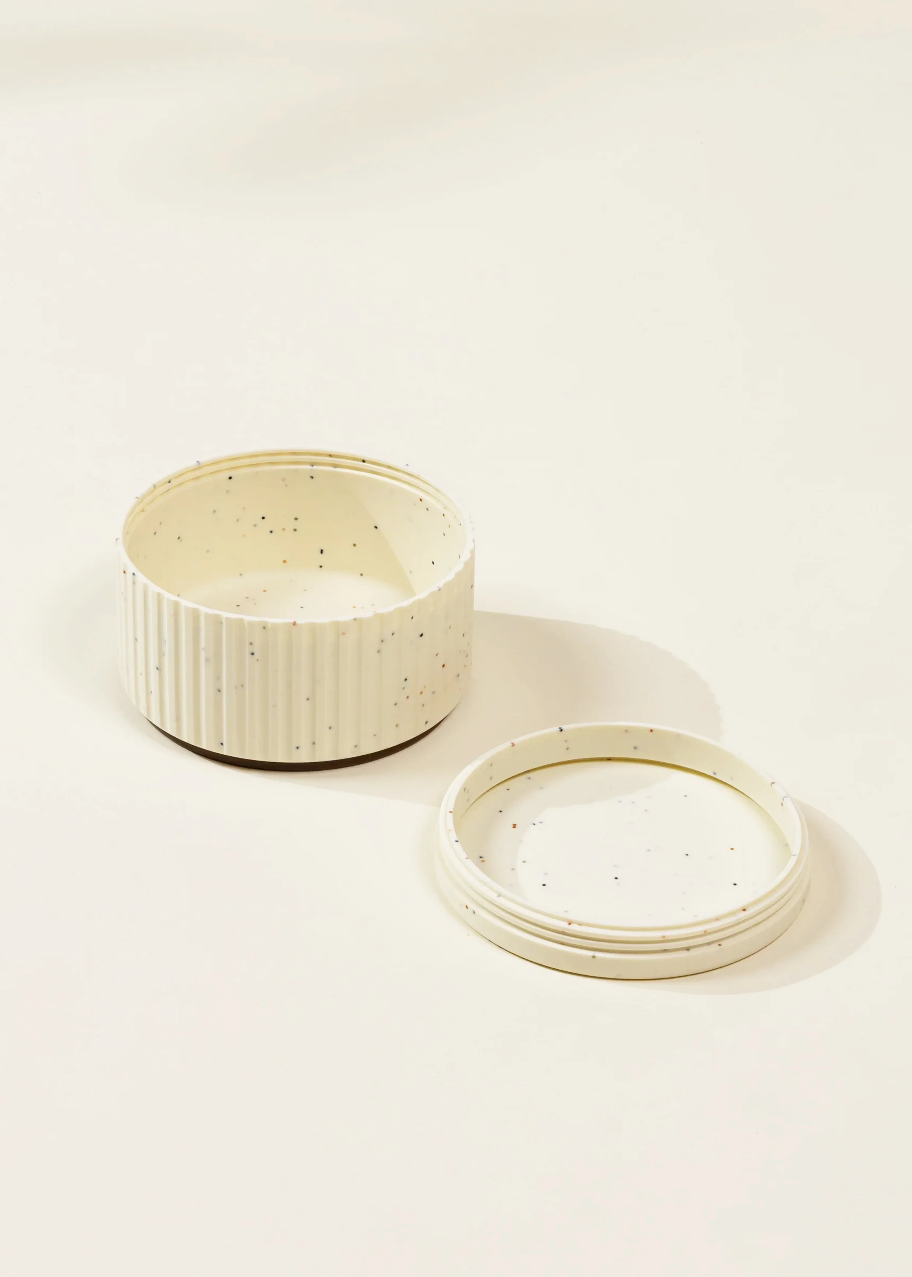 Coco Village Silicone Snack Bowl with Lid – Pottery Collection - Image 3