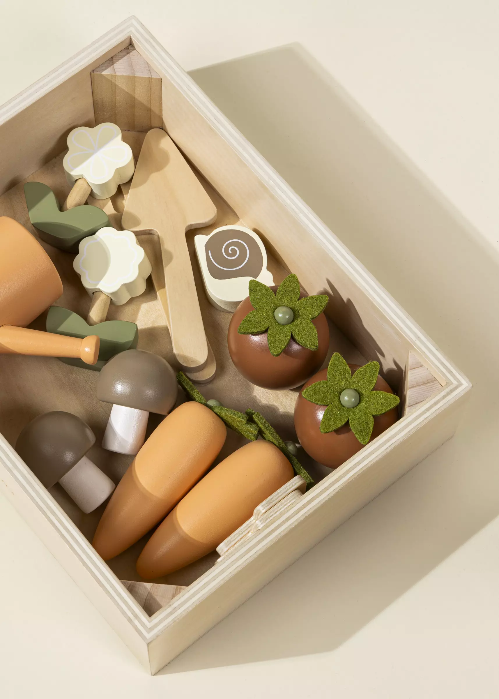 Coco Village Wooden Gardening Playset and Accessories - Image 11